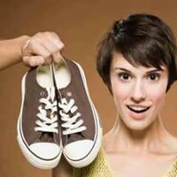 Как быстро избавить обувь от запаха пота